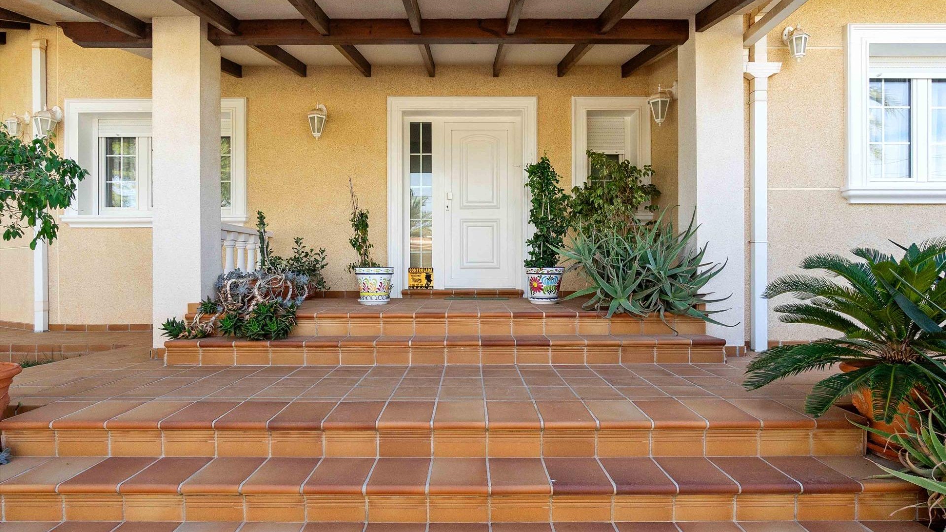 Venta - Chalet Independiente -
Cabo Roig - MUY CERCA DE LA PLAYA