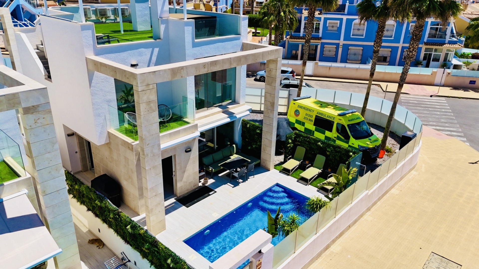 Venta - Chalet Independiente -
Cabo Roig