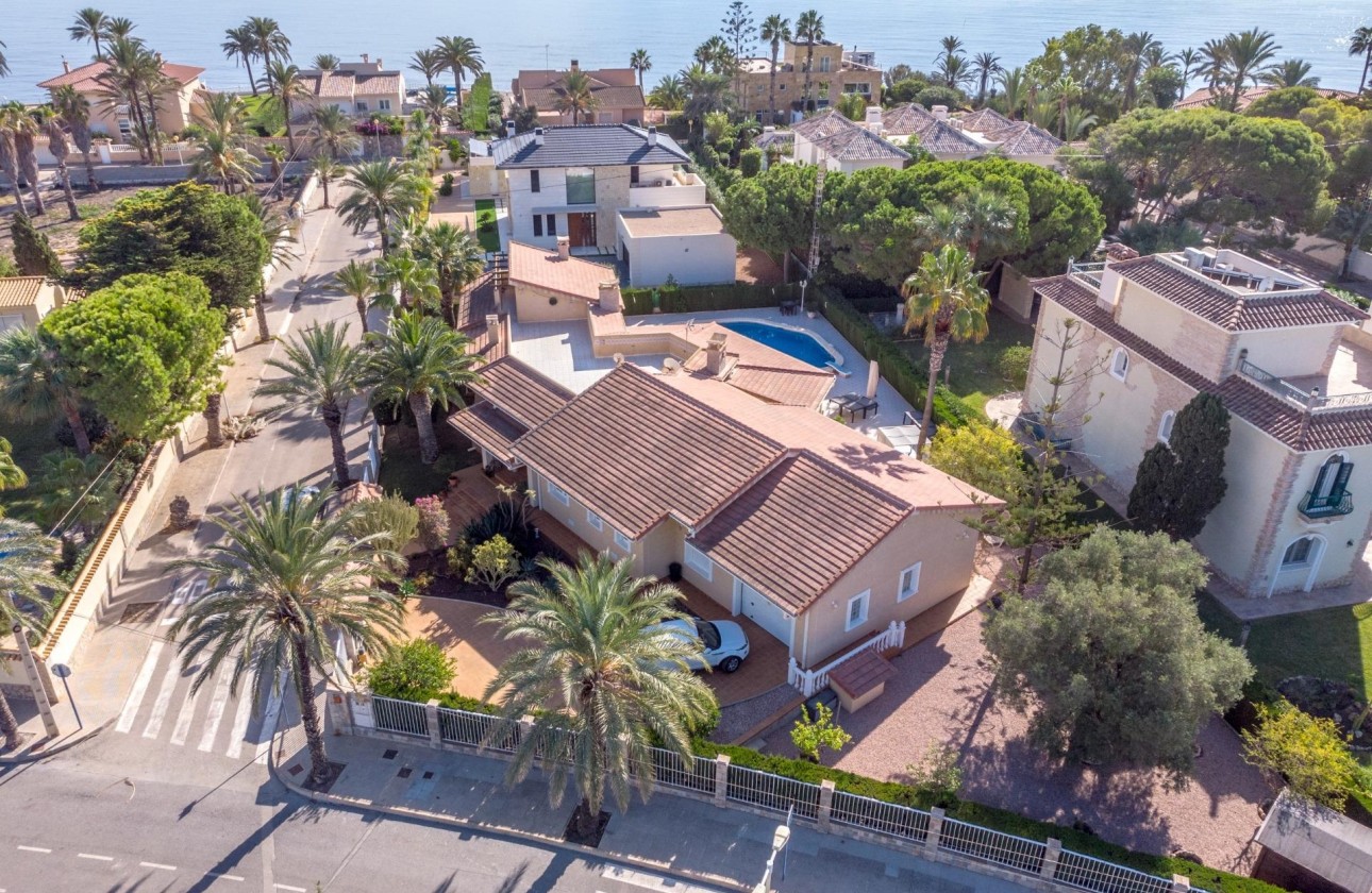 Venta - Chalet Independiente -
Cabo Roig