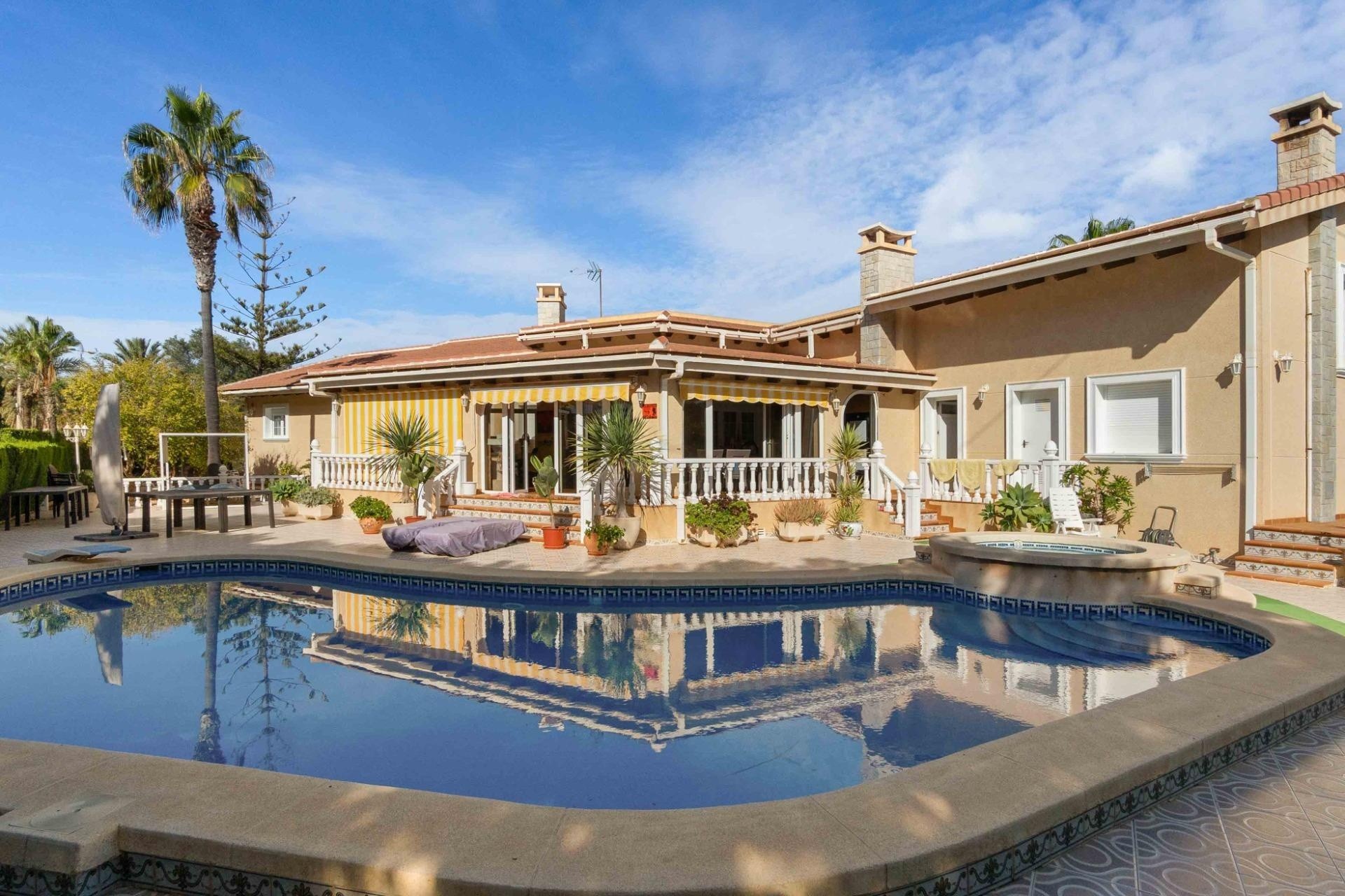 Venta - Chalet Independiente -
Cabo Roig