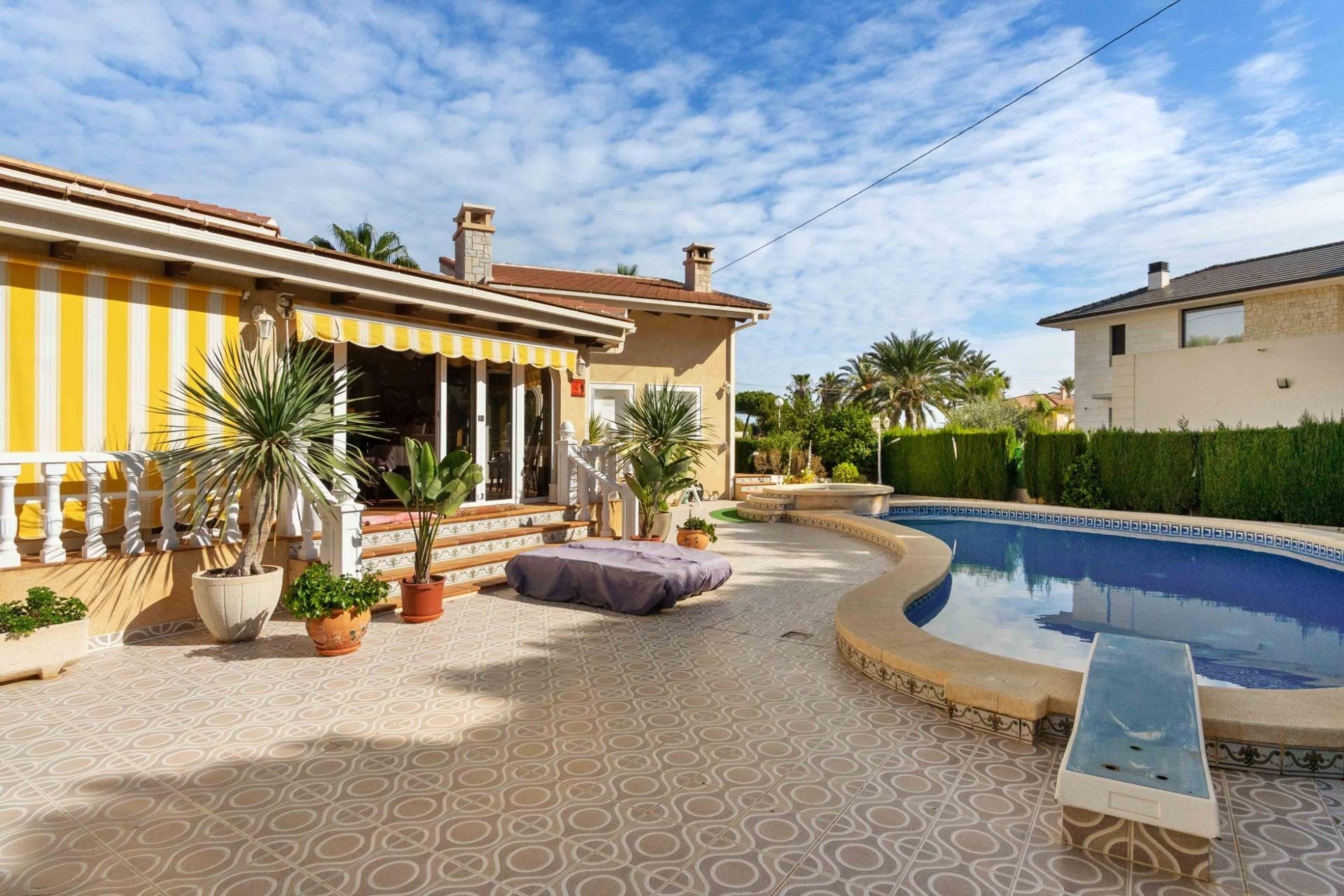 Venta - Chalet Independiente -
Cabo Roig