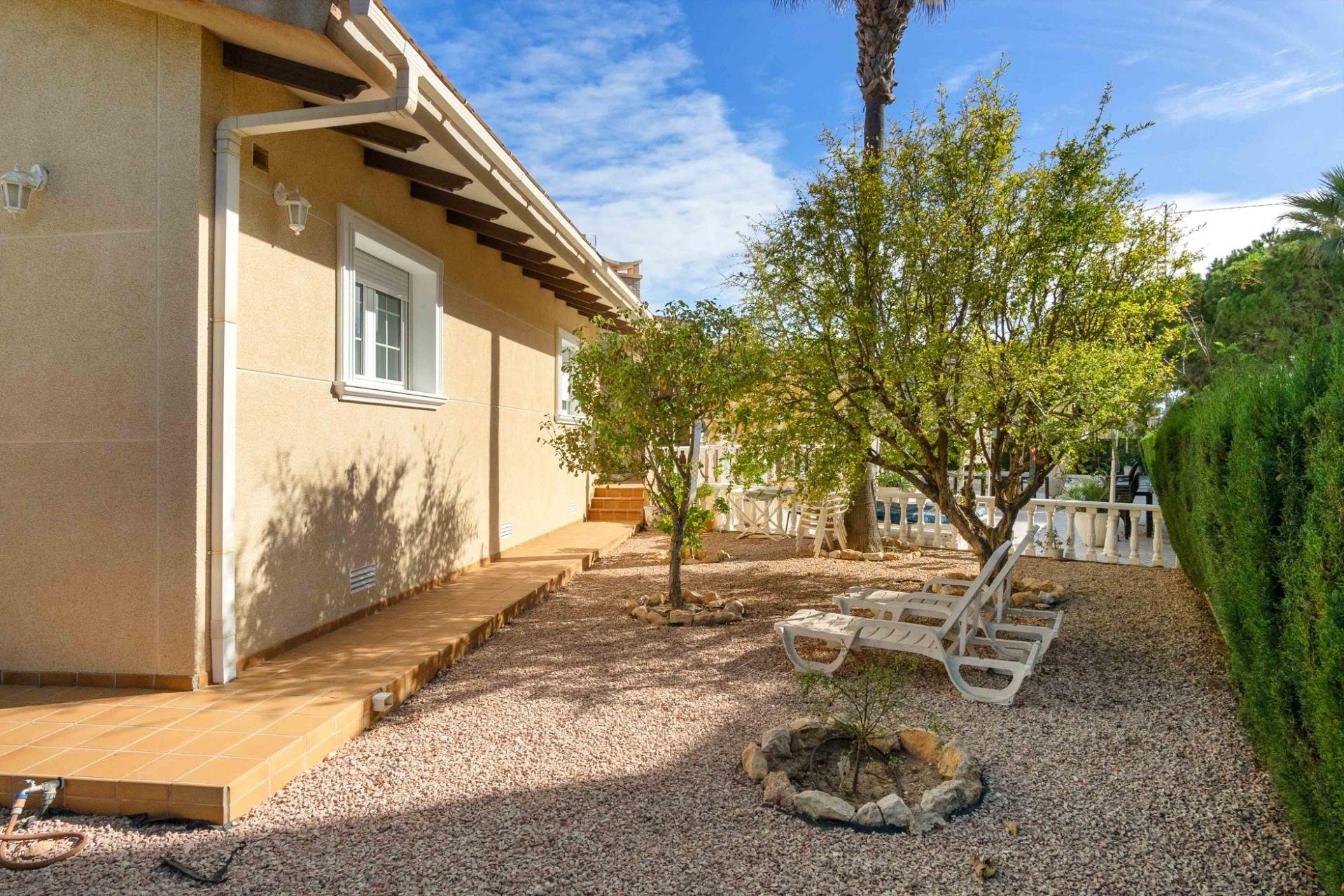 Venta - Chalet Independiente -
Cabo Roig