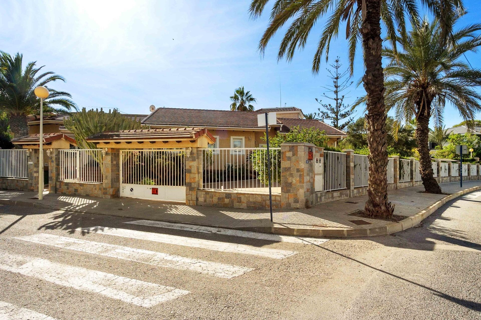 Venta - Chalet Independiente -
Cabo Roig