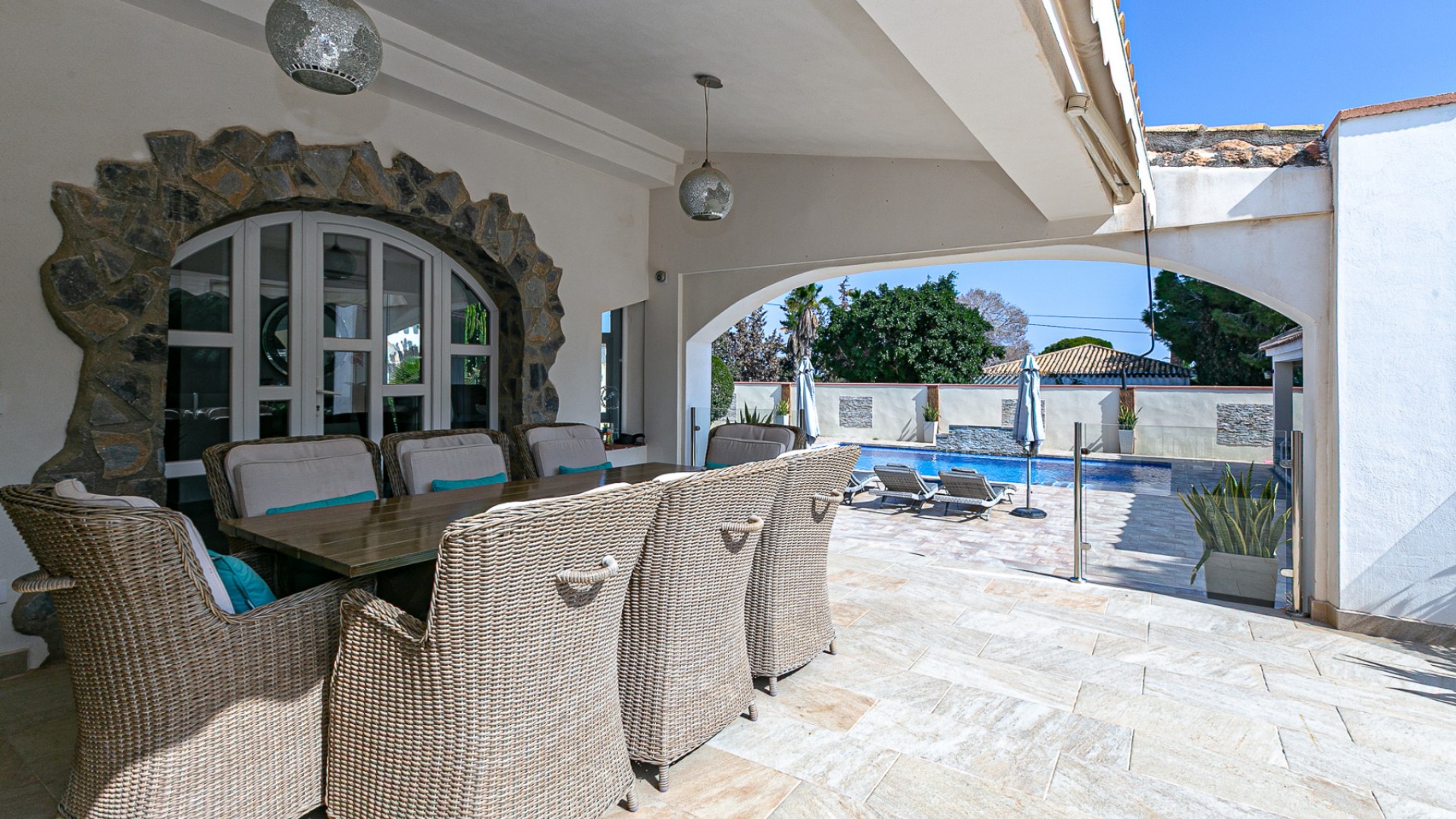 Venta - Chalet Independiente -
Campoamor - Lomas de Don Juan