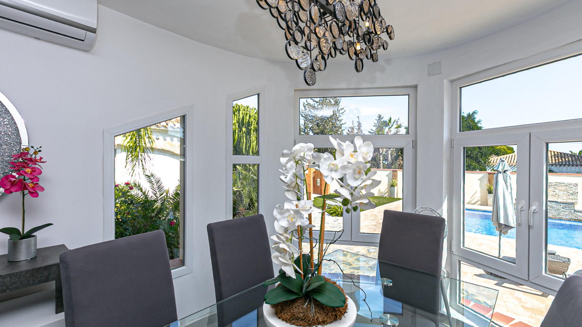 Venta - Chalet Independiente -
Campoamor - Lomas de Don Juan