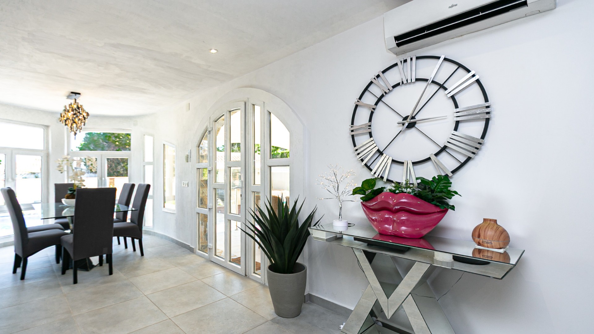 Venta - Chalet Independiente -
Campoamor - Lomas de Don Juan