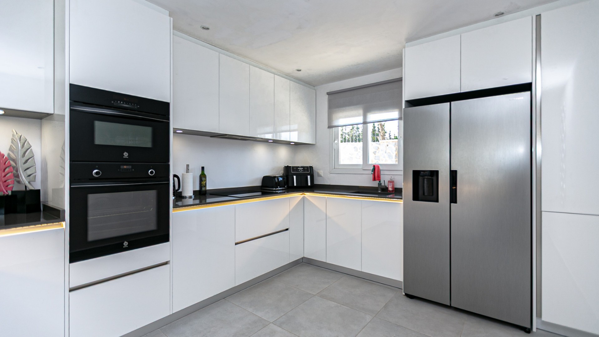 Venta - Chalet Independiente -
Campoamor - Lomas de Don Juan