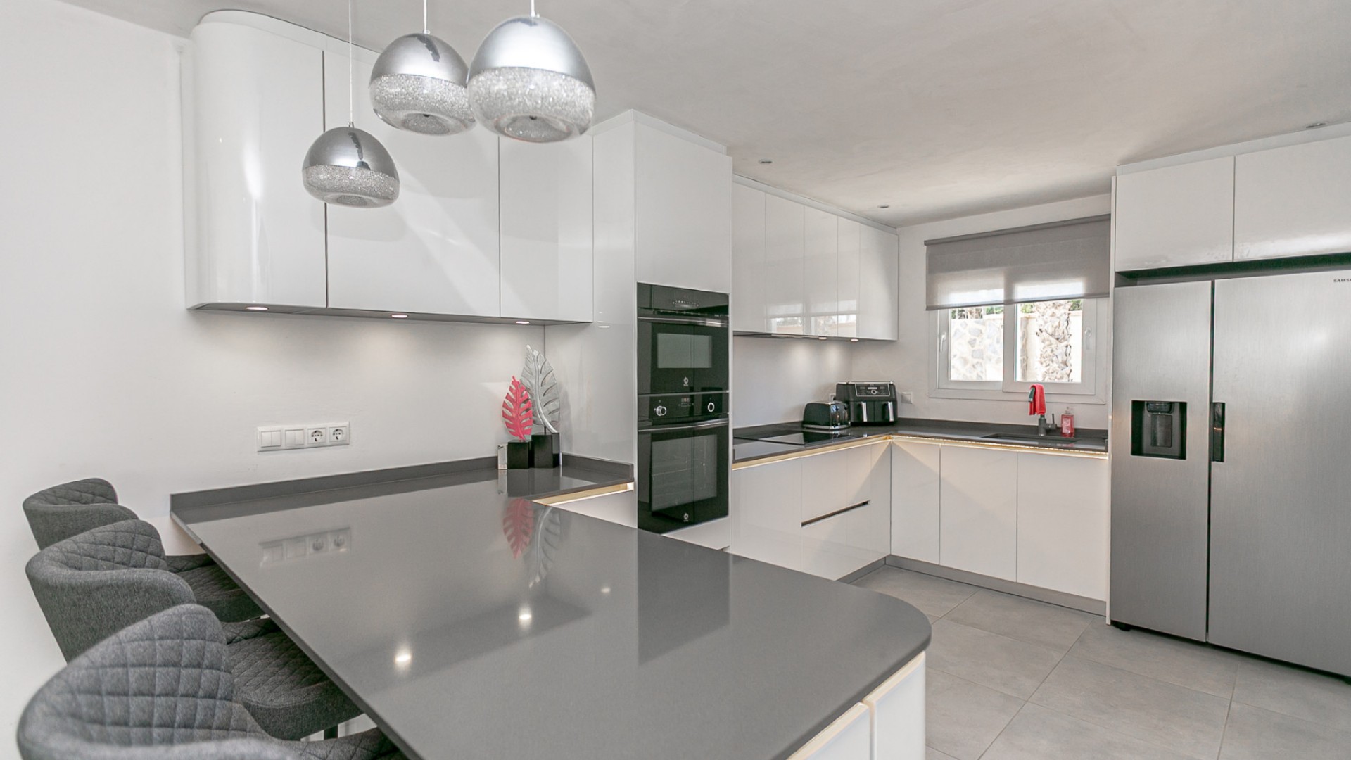 Venta - Chalet Independiente -
Campoamor - Lomas de Don Juan