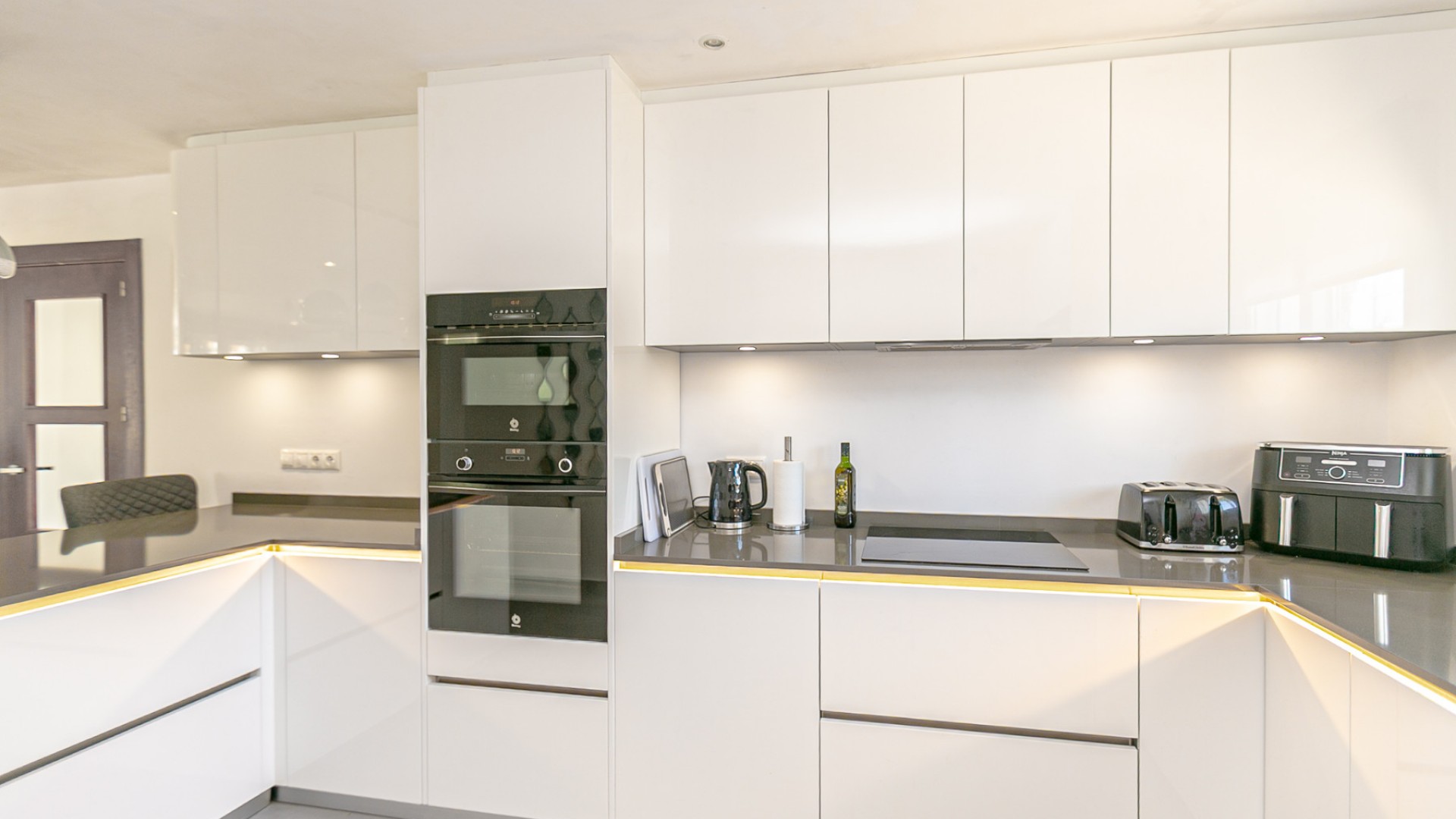 Venta - Chalet Independiente -
Campoamor - Lomas de Don Juan