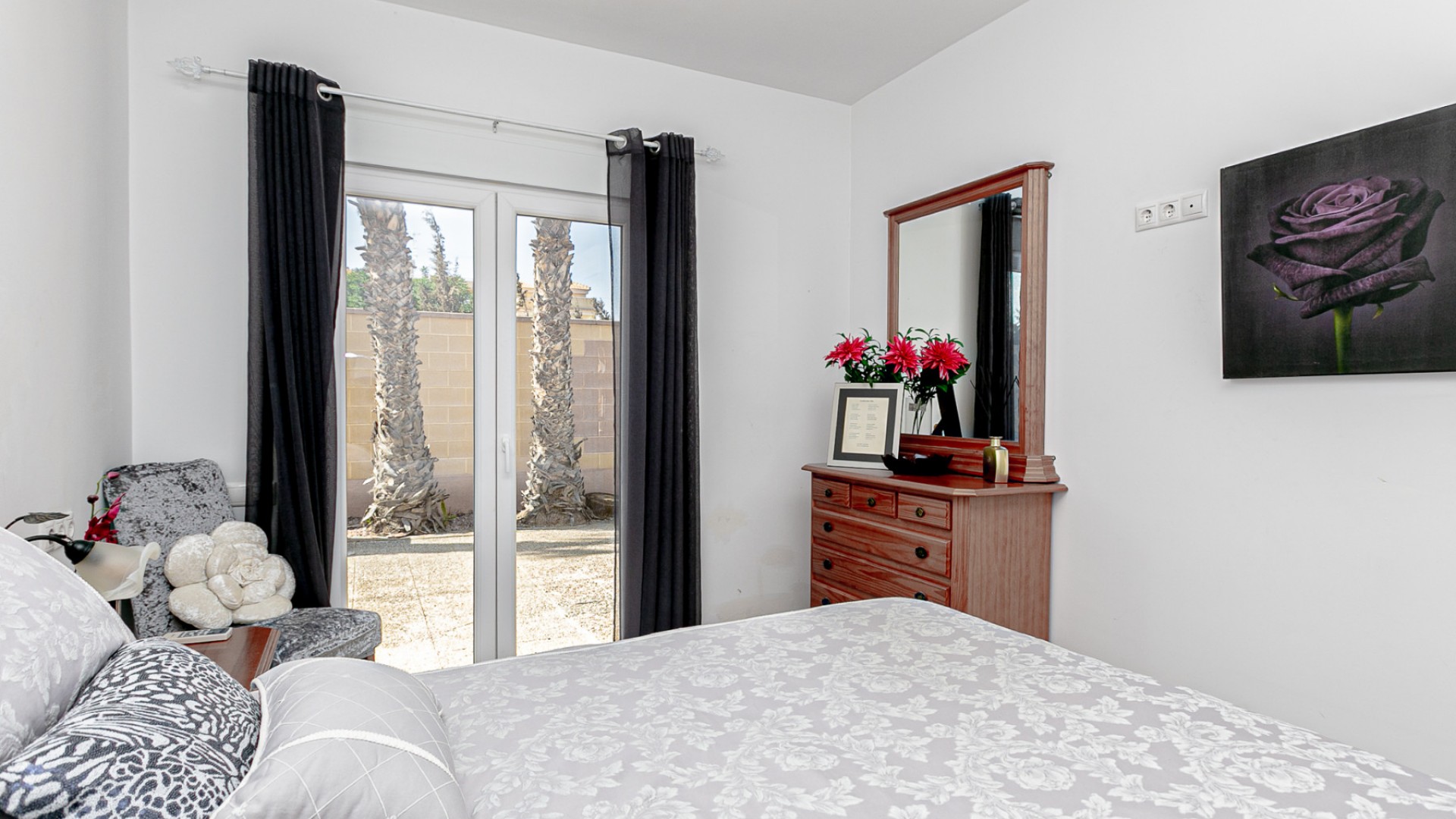 Venta - Chalet Independiente -
Campoamor - Lomas de Don Juan