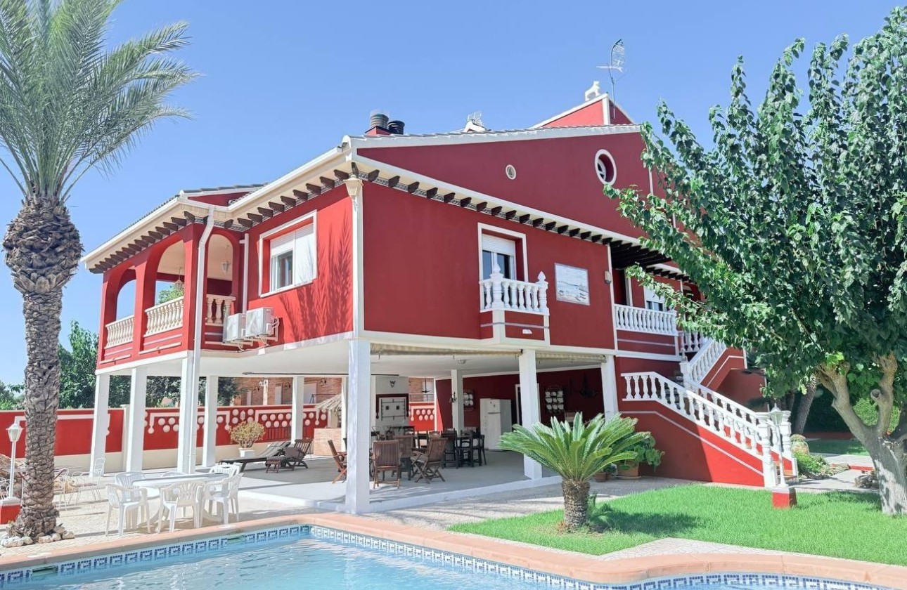 Venta - Chalet Independiente -
Campoamor