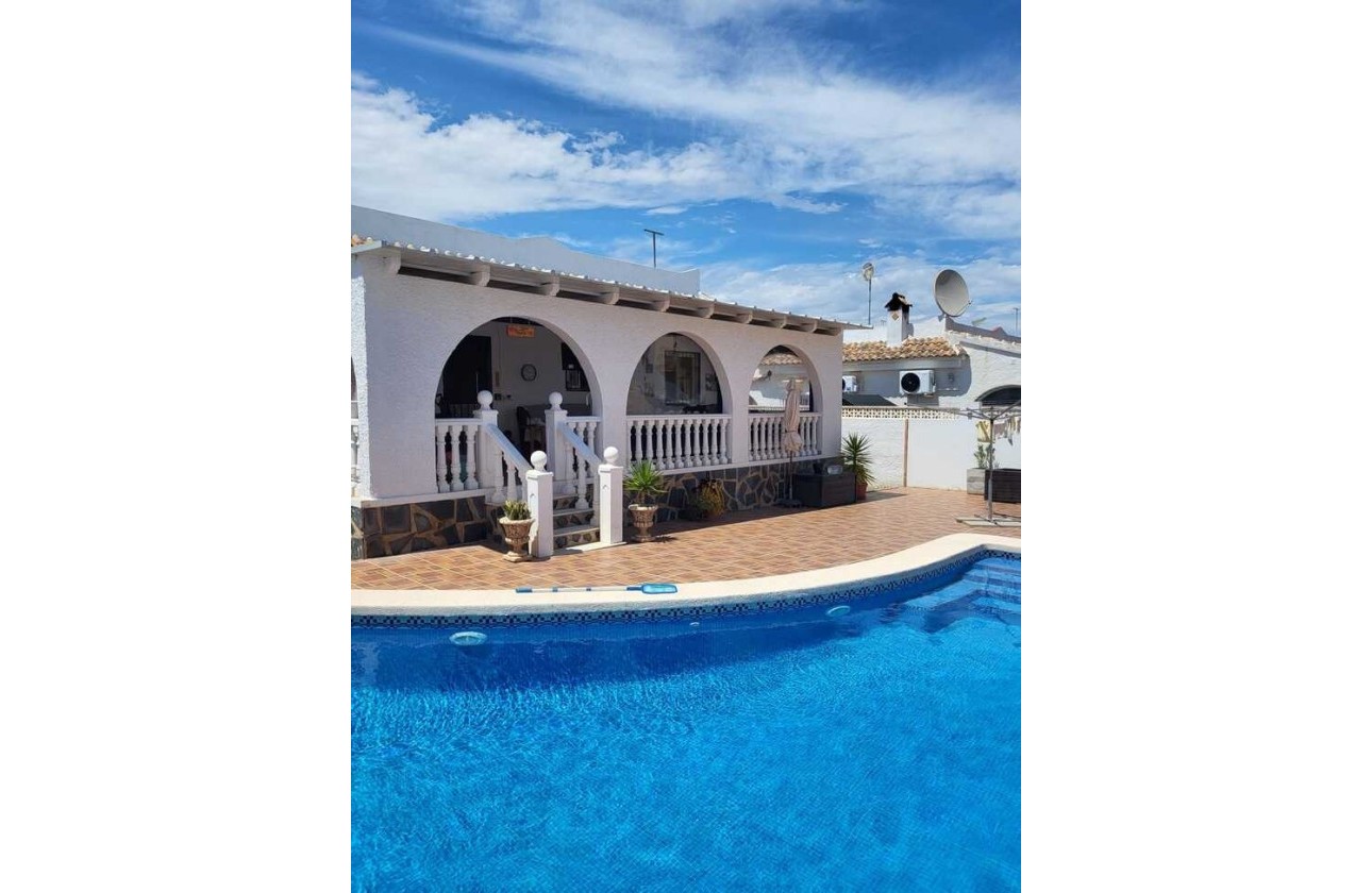 Venta - Chalet Independiente -
Camposol