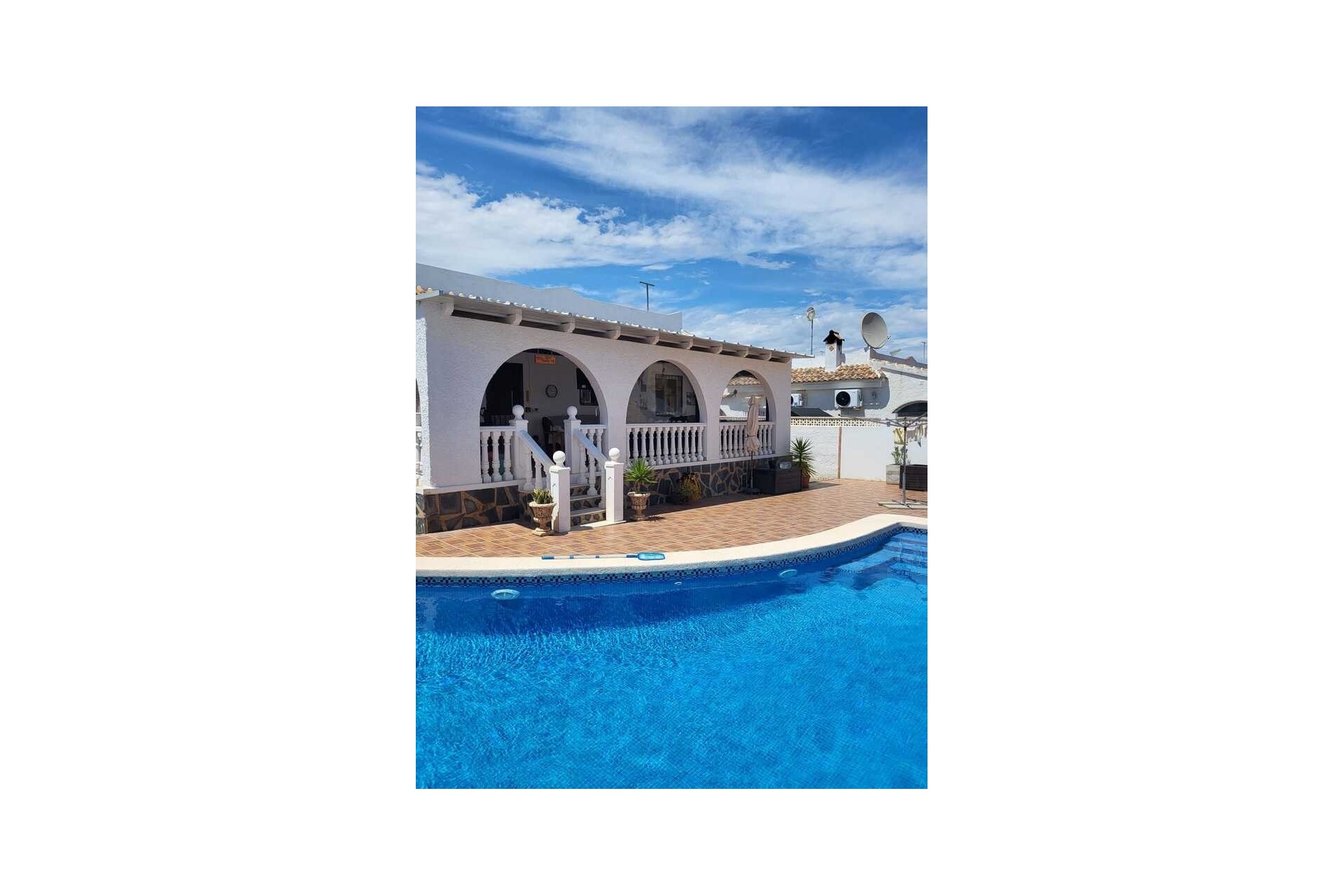 Venta - Chalet Independiente -
Camposol