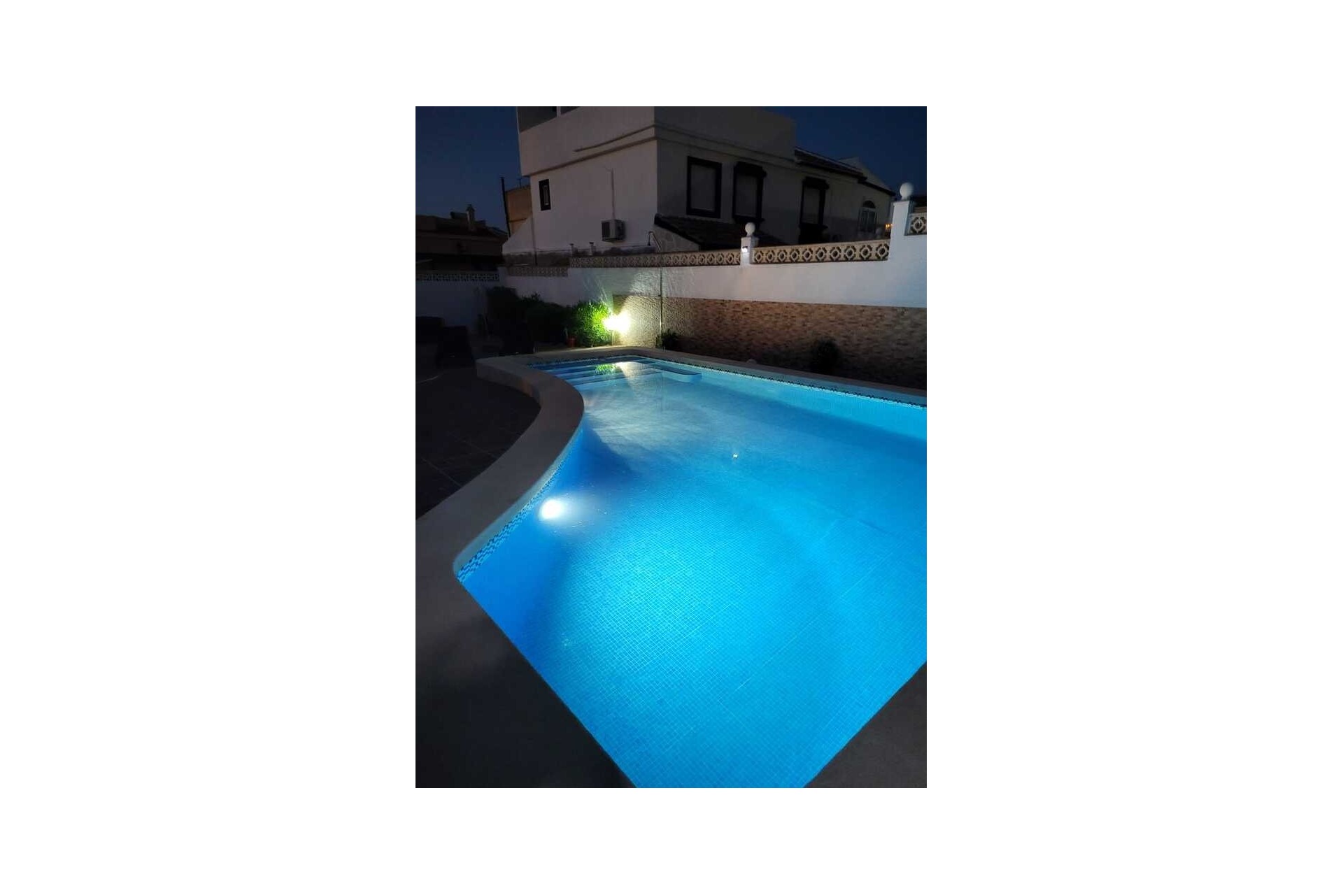 Venta - Chalet Independiente -
Camposol