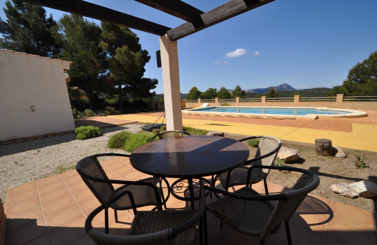 Venta - Chalet Independiente -
Castalla - Inland
