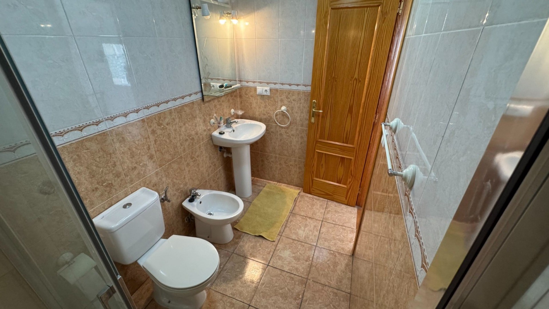 Venta - Chalet Independiente -
Catral