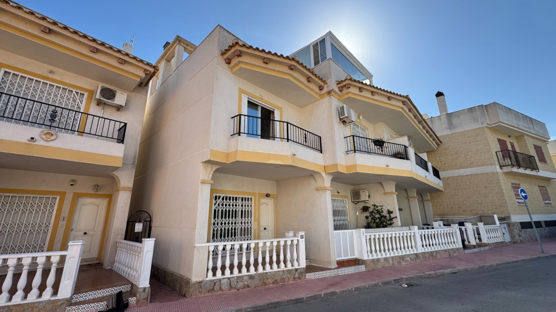 Venta - Chalet Independiente -
Catral