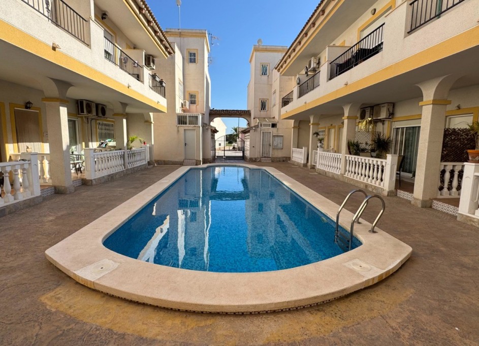 Venta - Chalet Independiente -
Catral