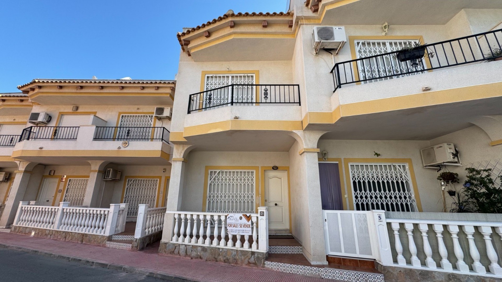 Venta - Chalet Independiente -
Catral