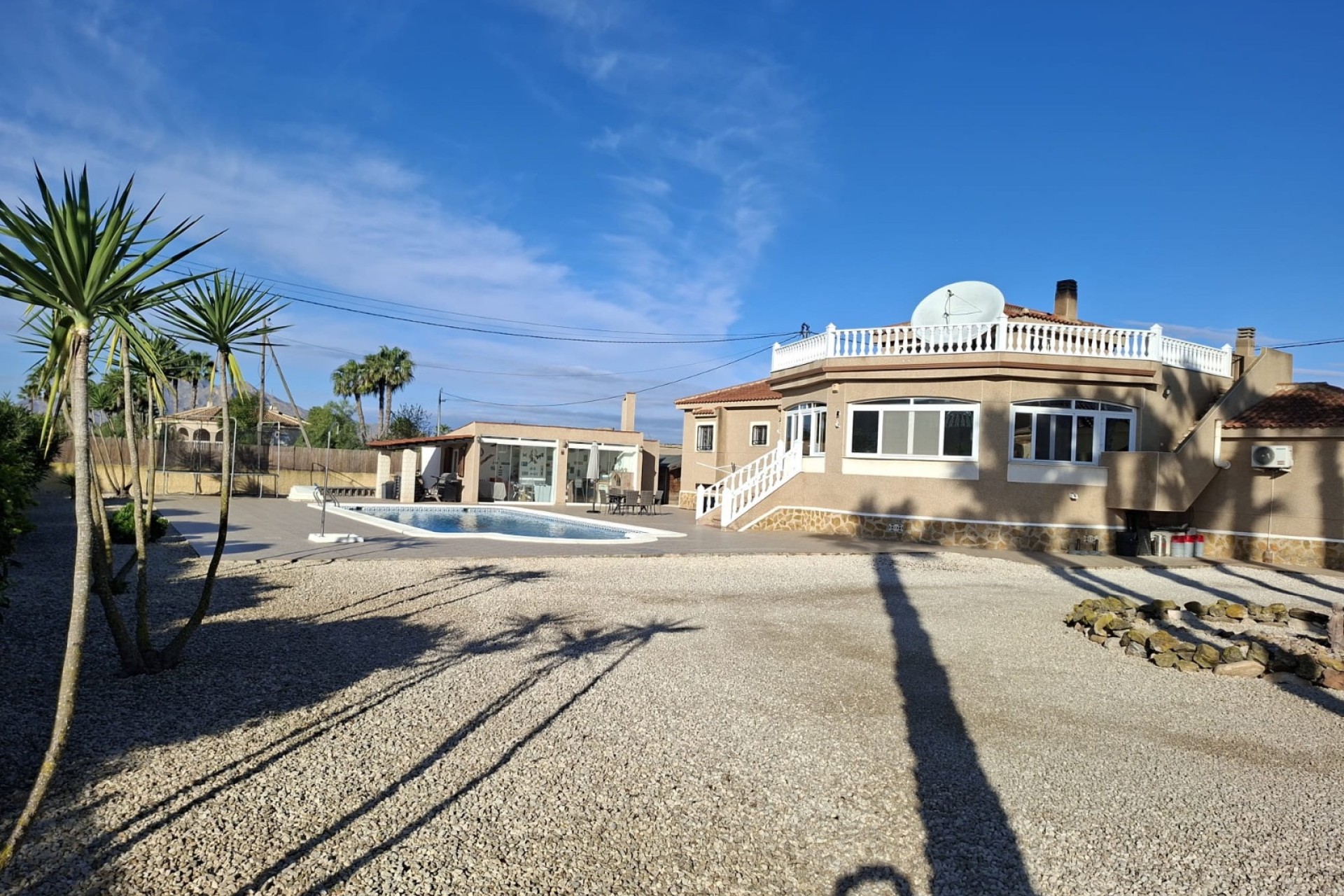 Venta - Chalet Independiente -
Catral
