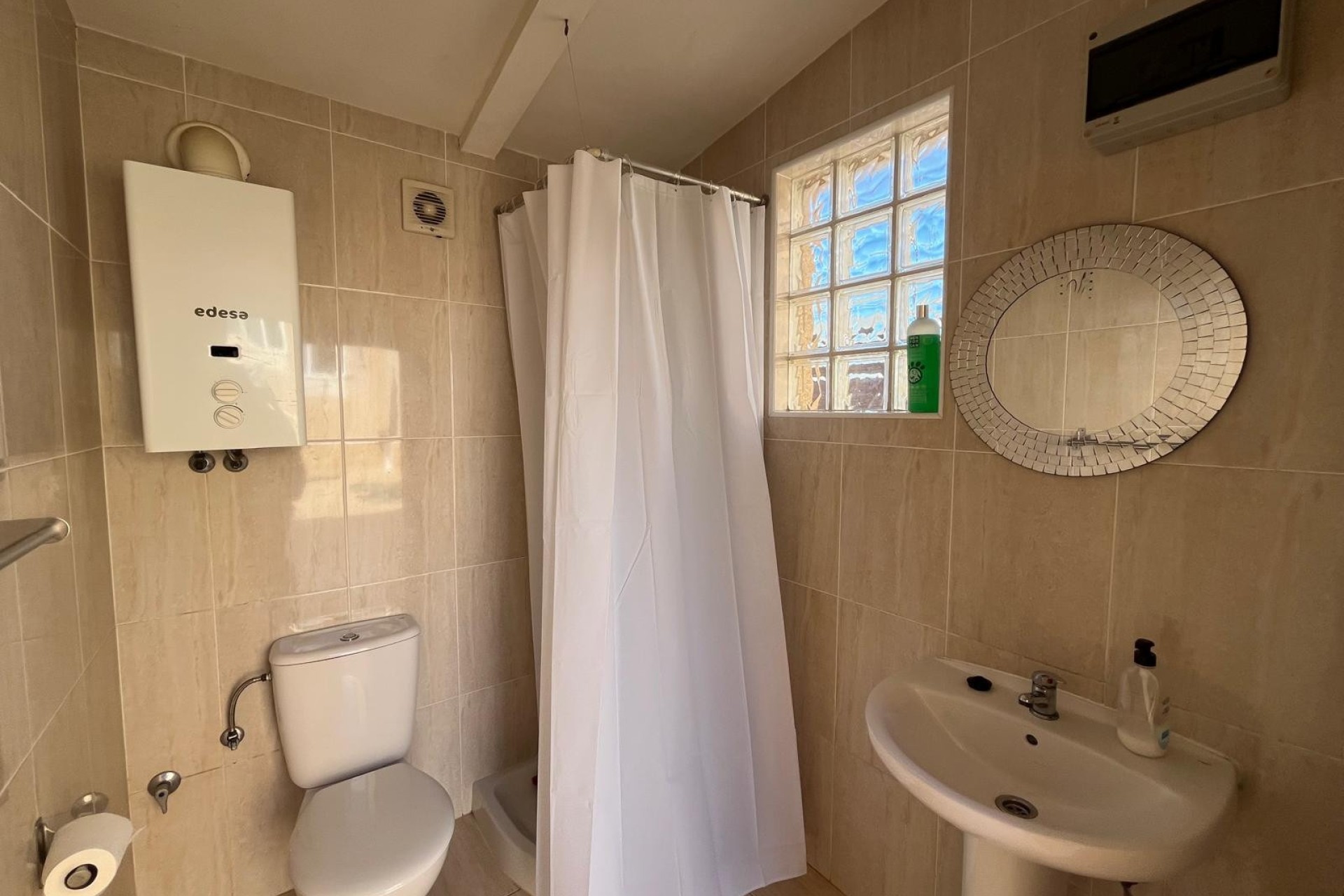 Venta - Chalet Independiente -
Catral