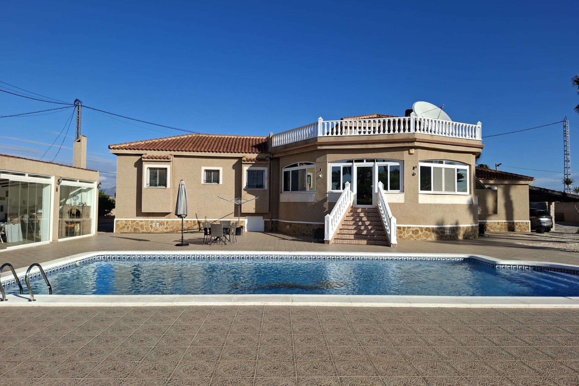 Venta - Chalet Independiente -
Catral