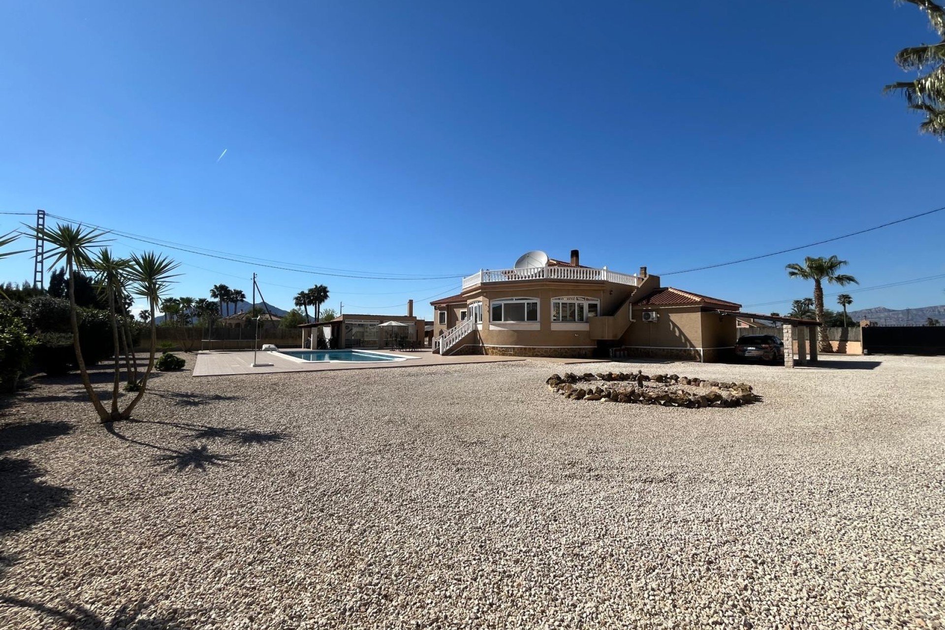 Venta - Chalet Independiente -
Catral