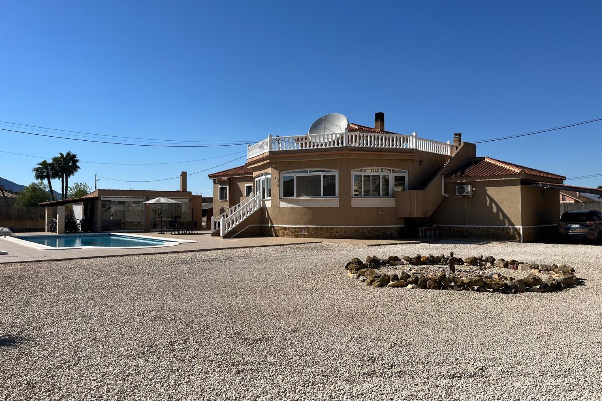 Venta - Chalet Independiente -
Catral