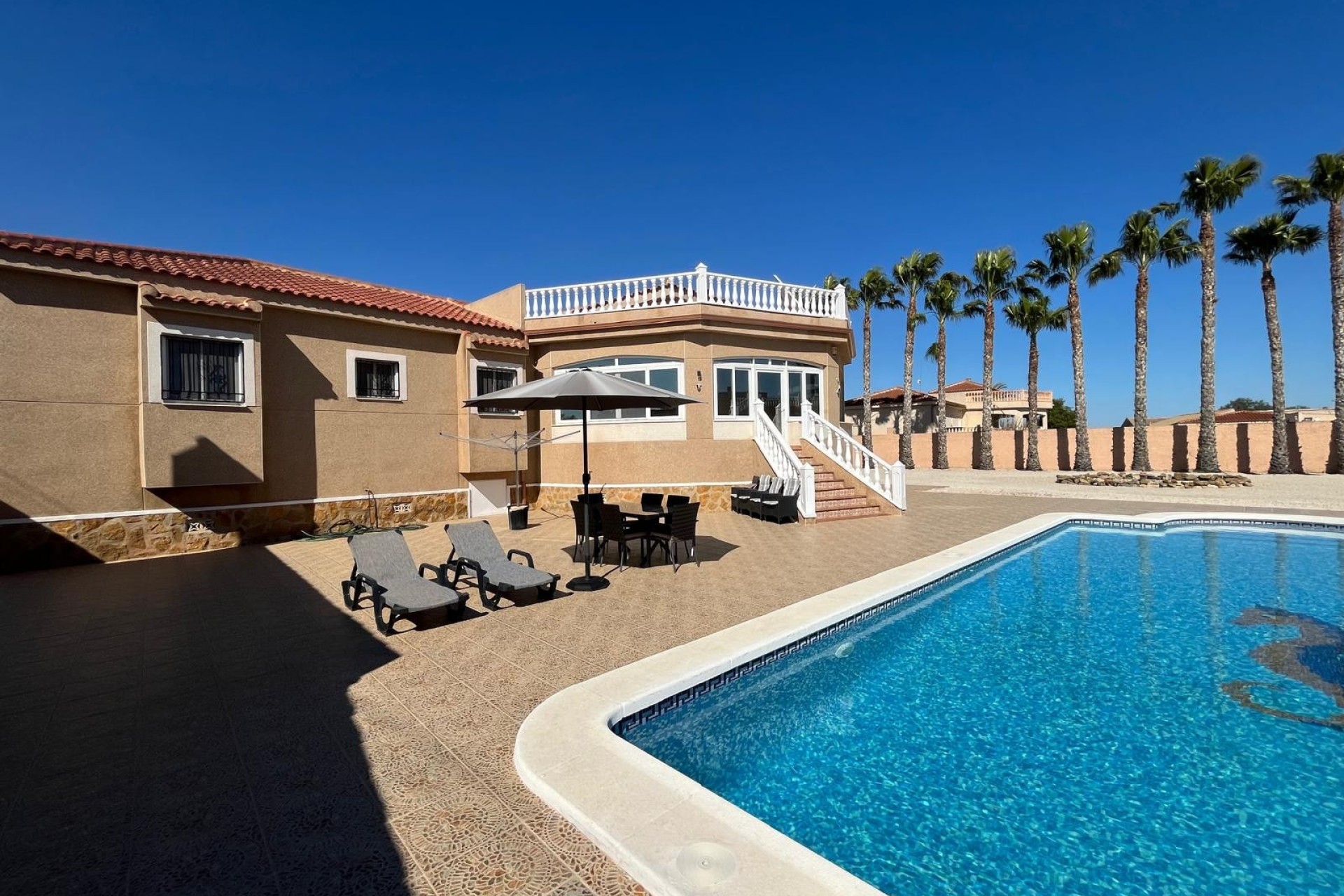 Venta - Chalet Independiente -
Catral