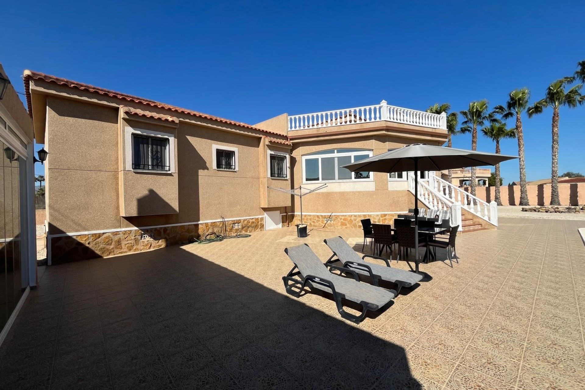 Venta - Chalet Independiente -
Catral