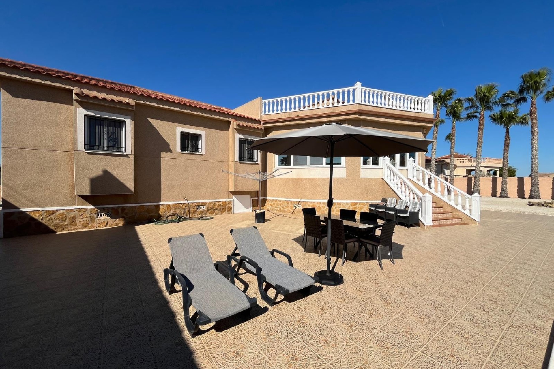 Venta - Chalet Independiente -
Catral