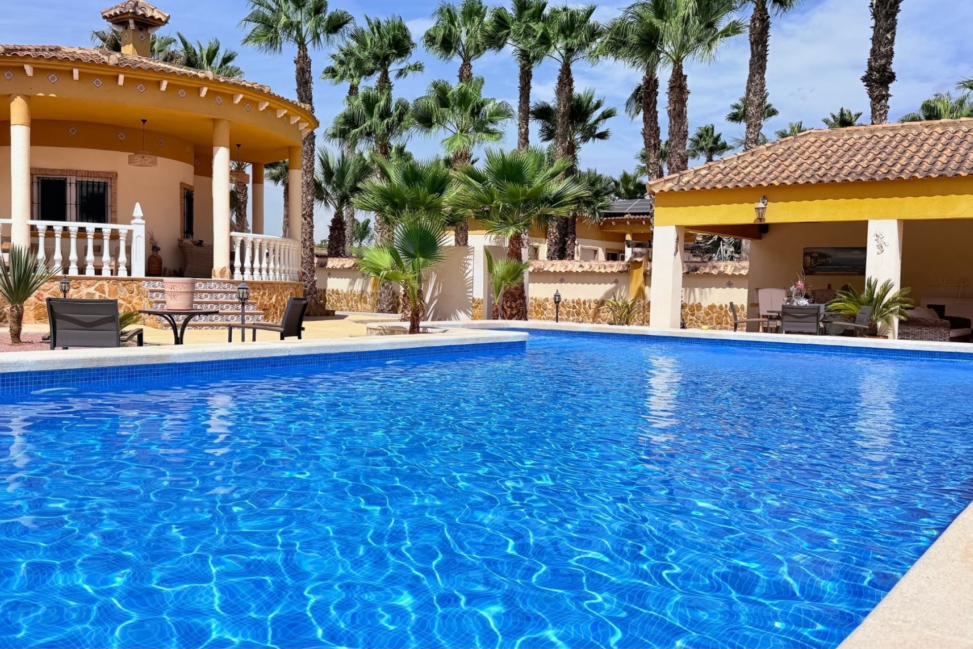 Venta - Chalet Independiente -
Catral