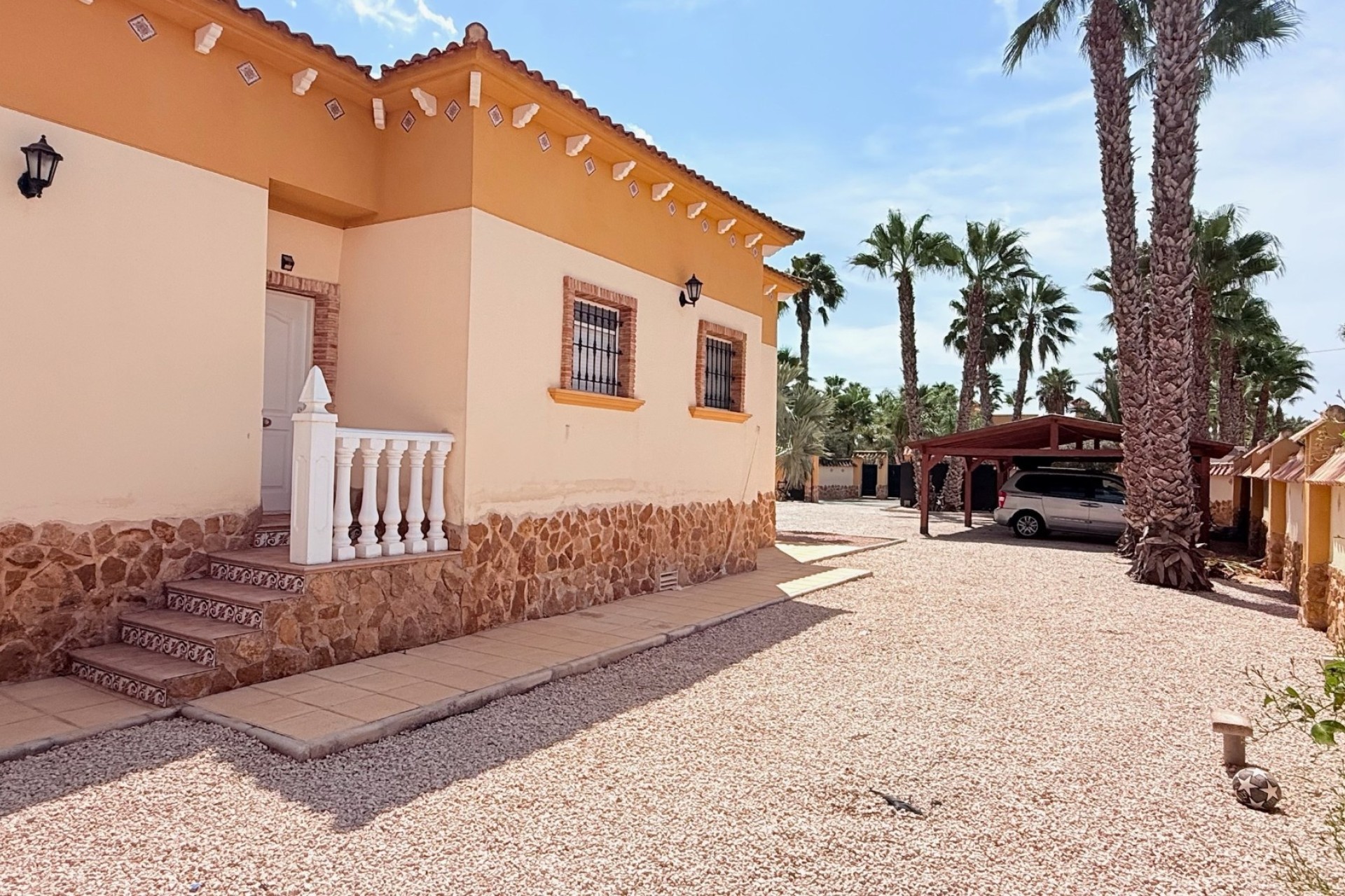 Venta - Chalet Independiente -
Catral
