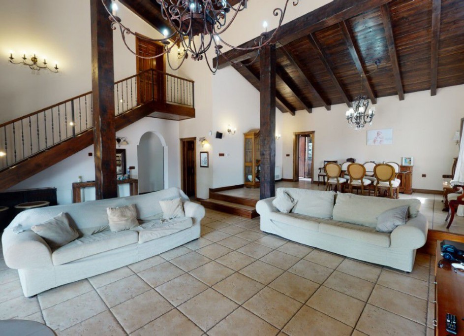 Venta - Chalet Independiente -
Catral