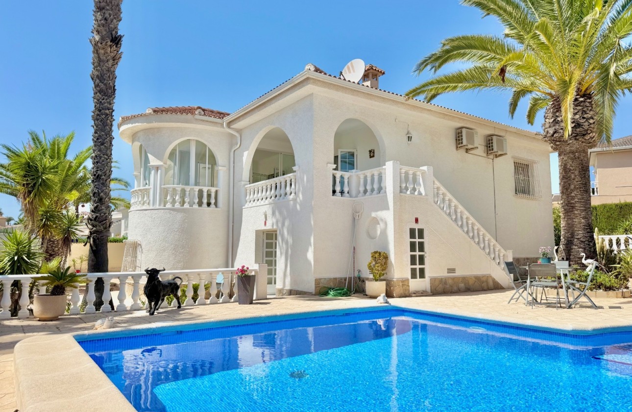 Venta - Chalet Independiente -
Ciudad Quesada - Rojales - Centro de la Ciudad Quesada