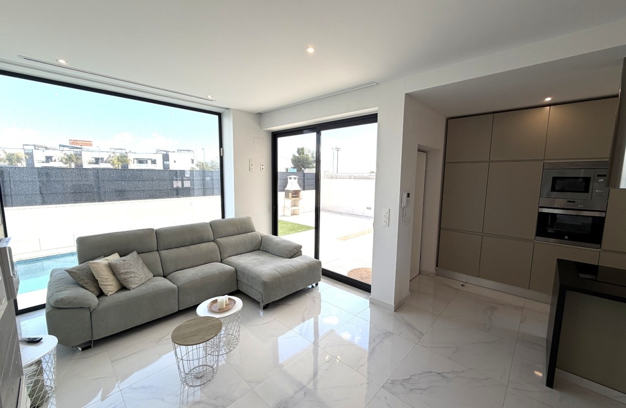Venta - Chalet Independiente -
Ciudad Quesada - Rojales - La Laguna