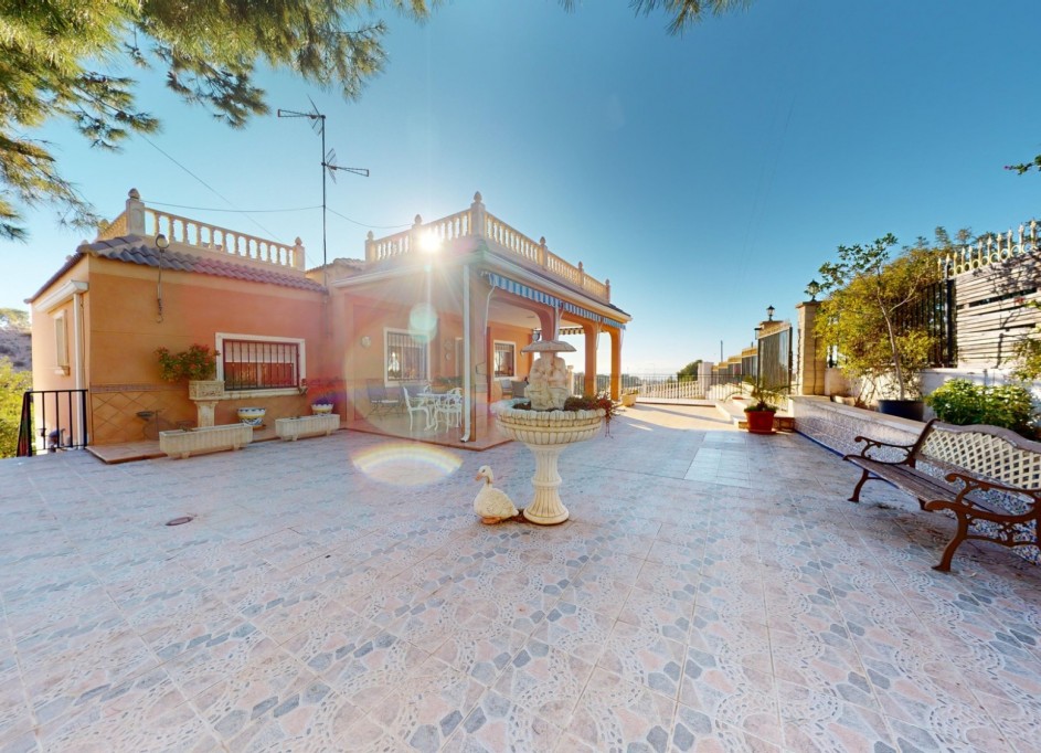 Venta - Chalet Independiente -
Crevillente