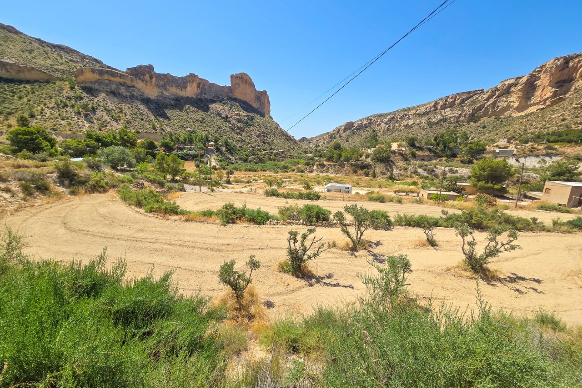 Venta - Chalet Independiente -
Crevillente