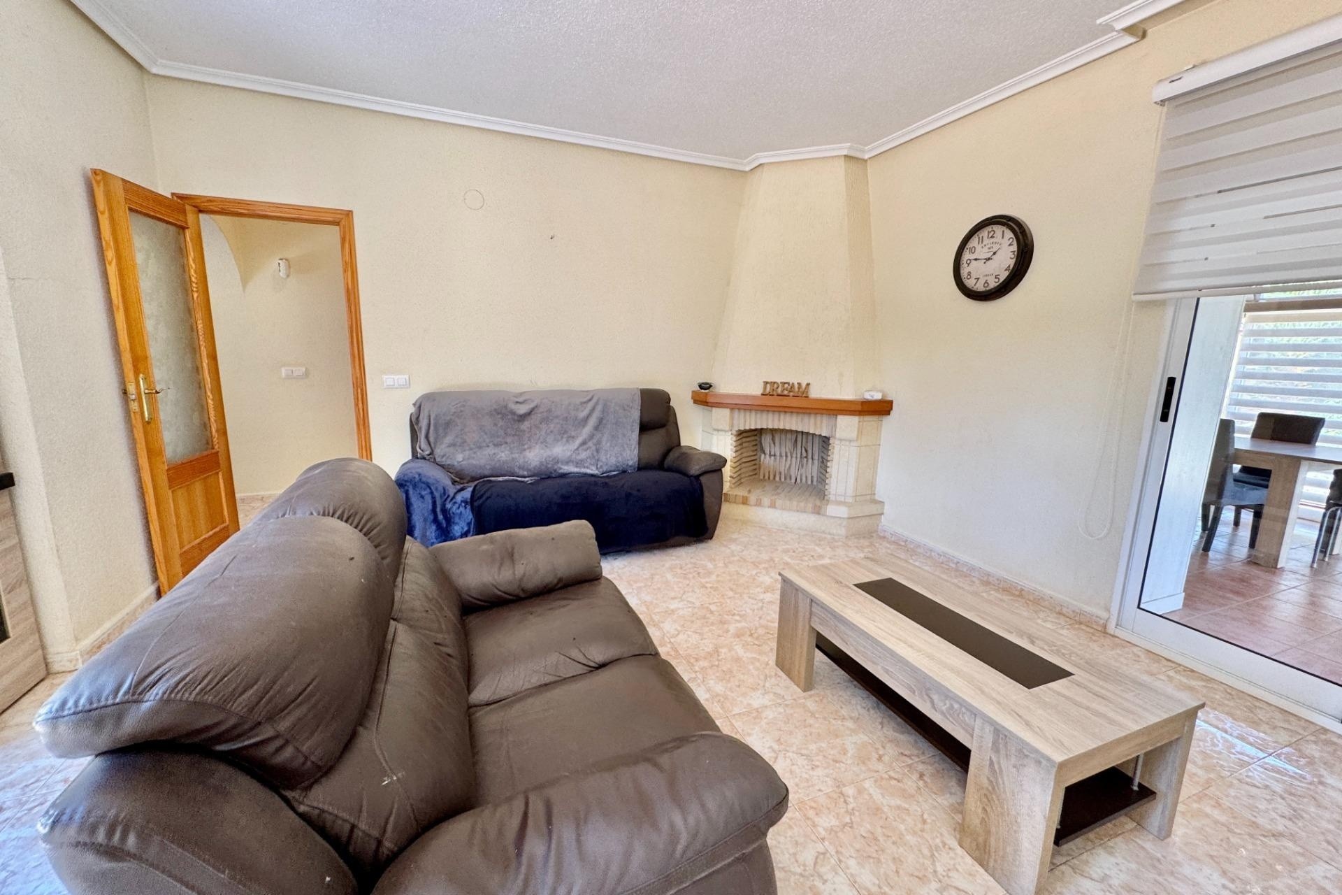 Venta - Chalet Independiente -
Dolores - CMNO. ESCORREDOR