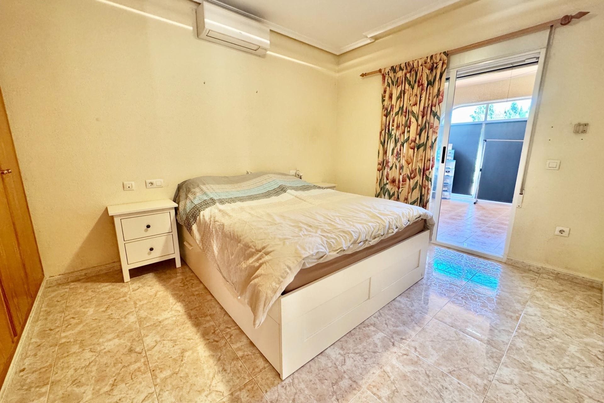 Venta - Chalet Independiente -
Dolores - CMNO. ESCORREDOR