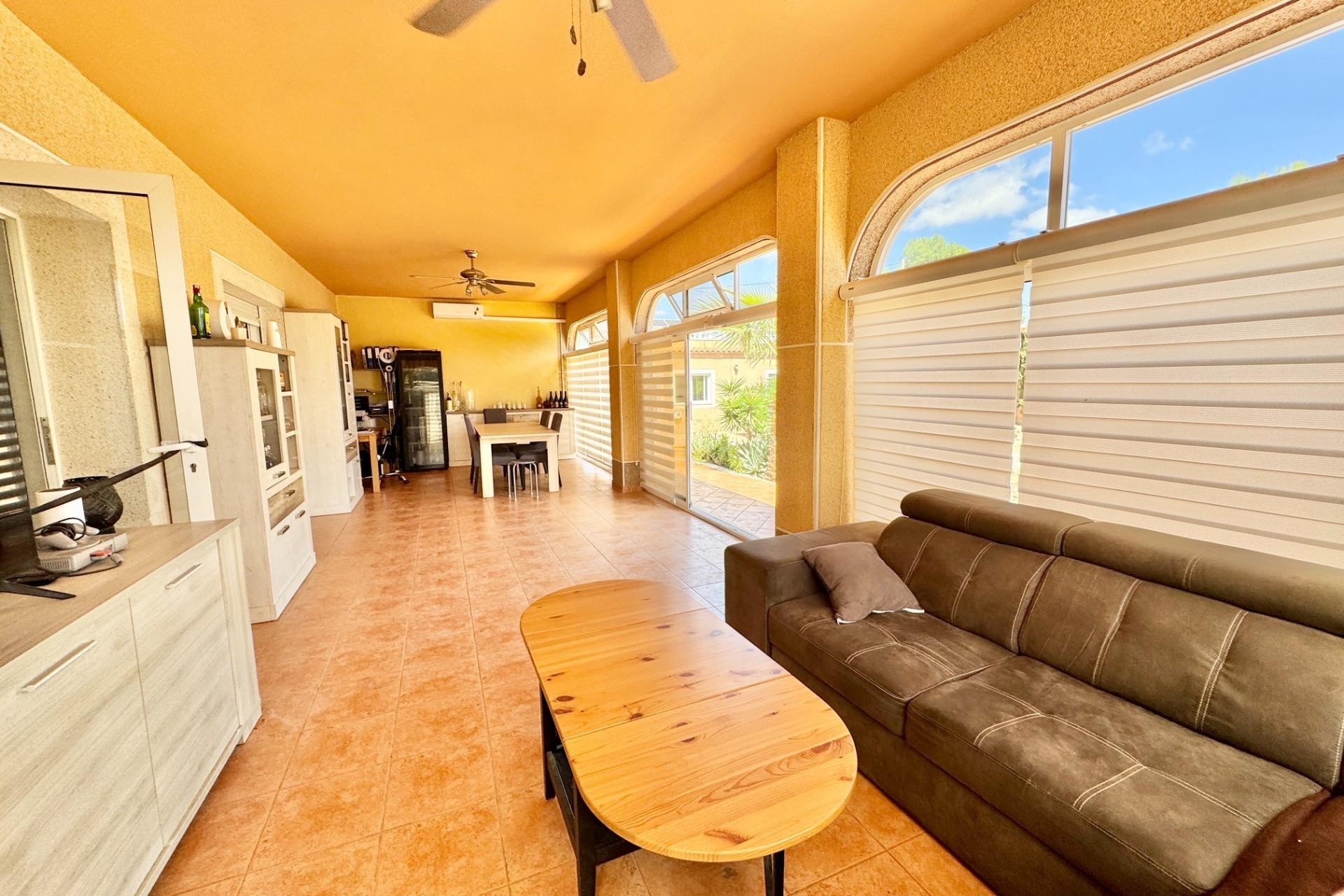Venta - Chalet Independiente -
Dolores - CMNO. ESCORREDOR