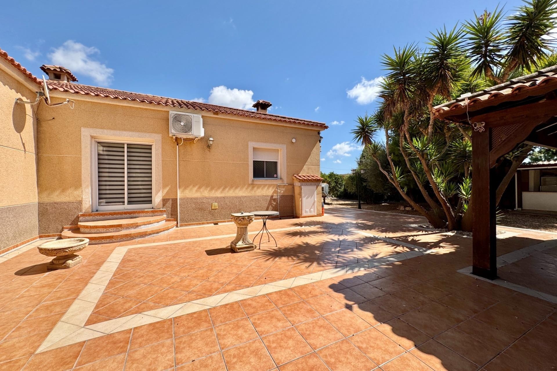Venta - Chalet Independiente -
Dolores - CMNO. ESCORREDOR