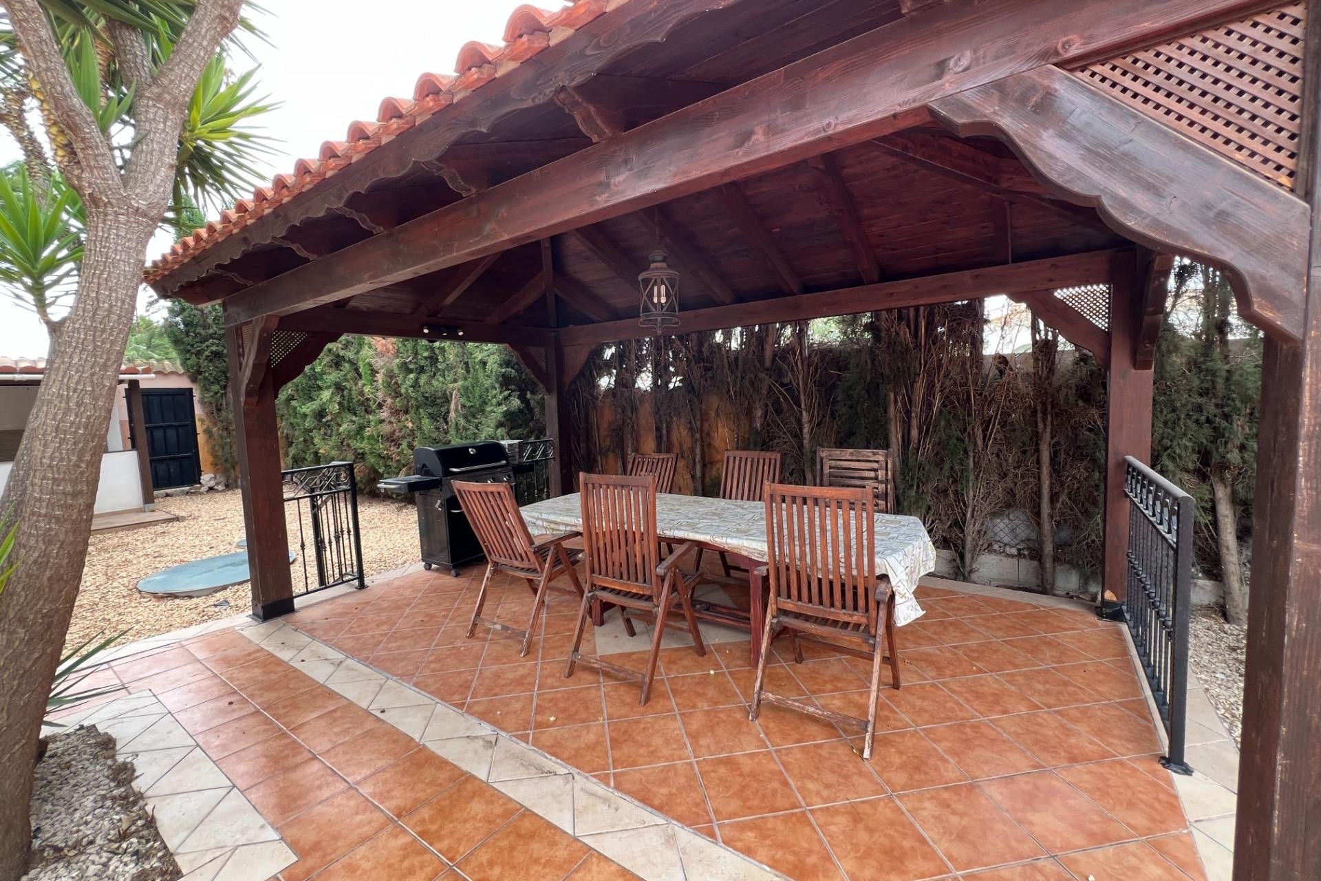 Venta - Chalet Independiente -
Dolores - CMNO. ESCORREDOR