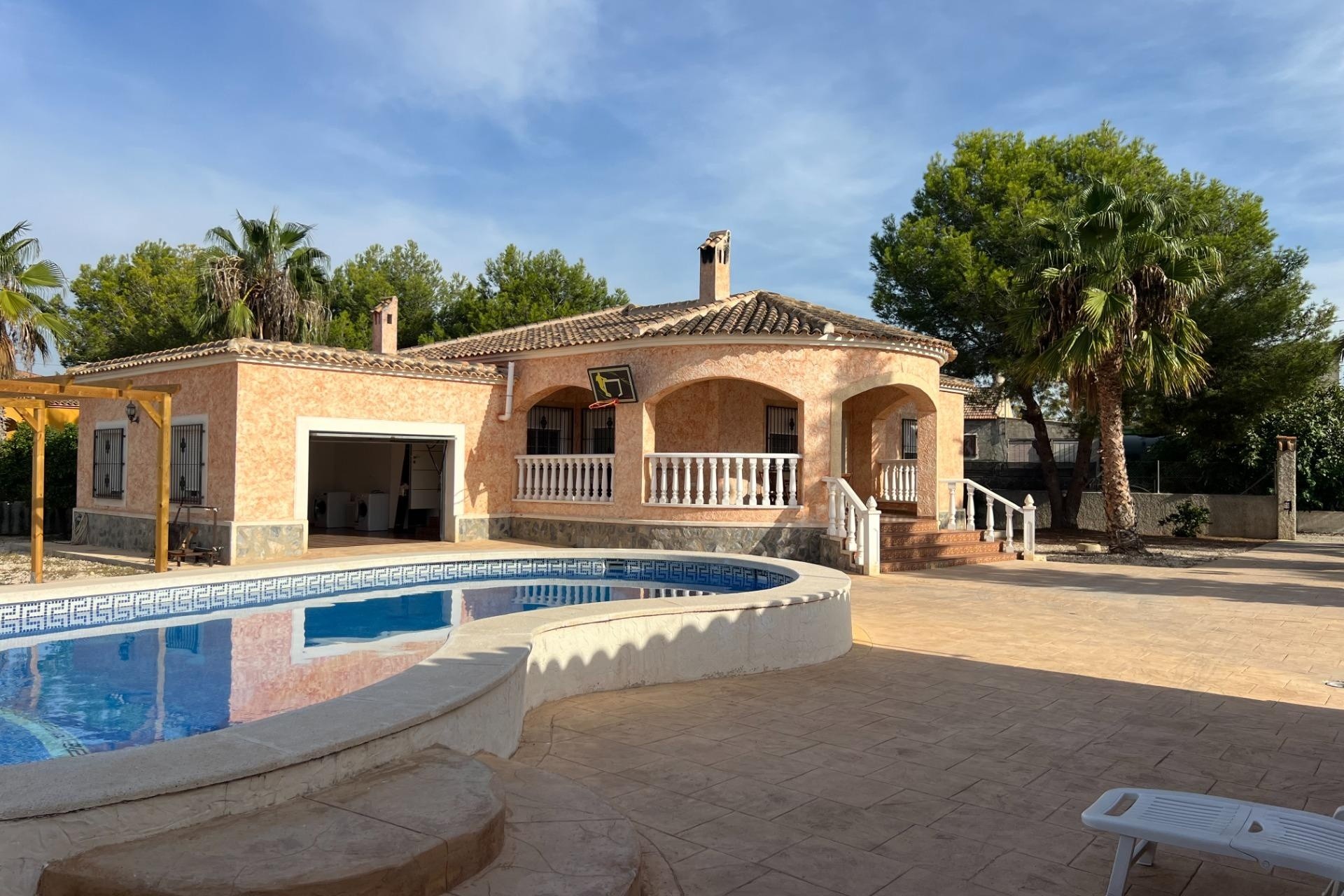 Venta - Chalet Independiente -
Dolores - CMNO. ESCORREDOR