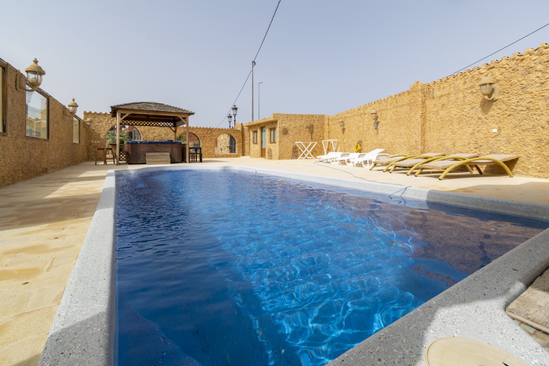 Venta - Chalet Independiente -
El Beal - Inland