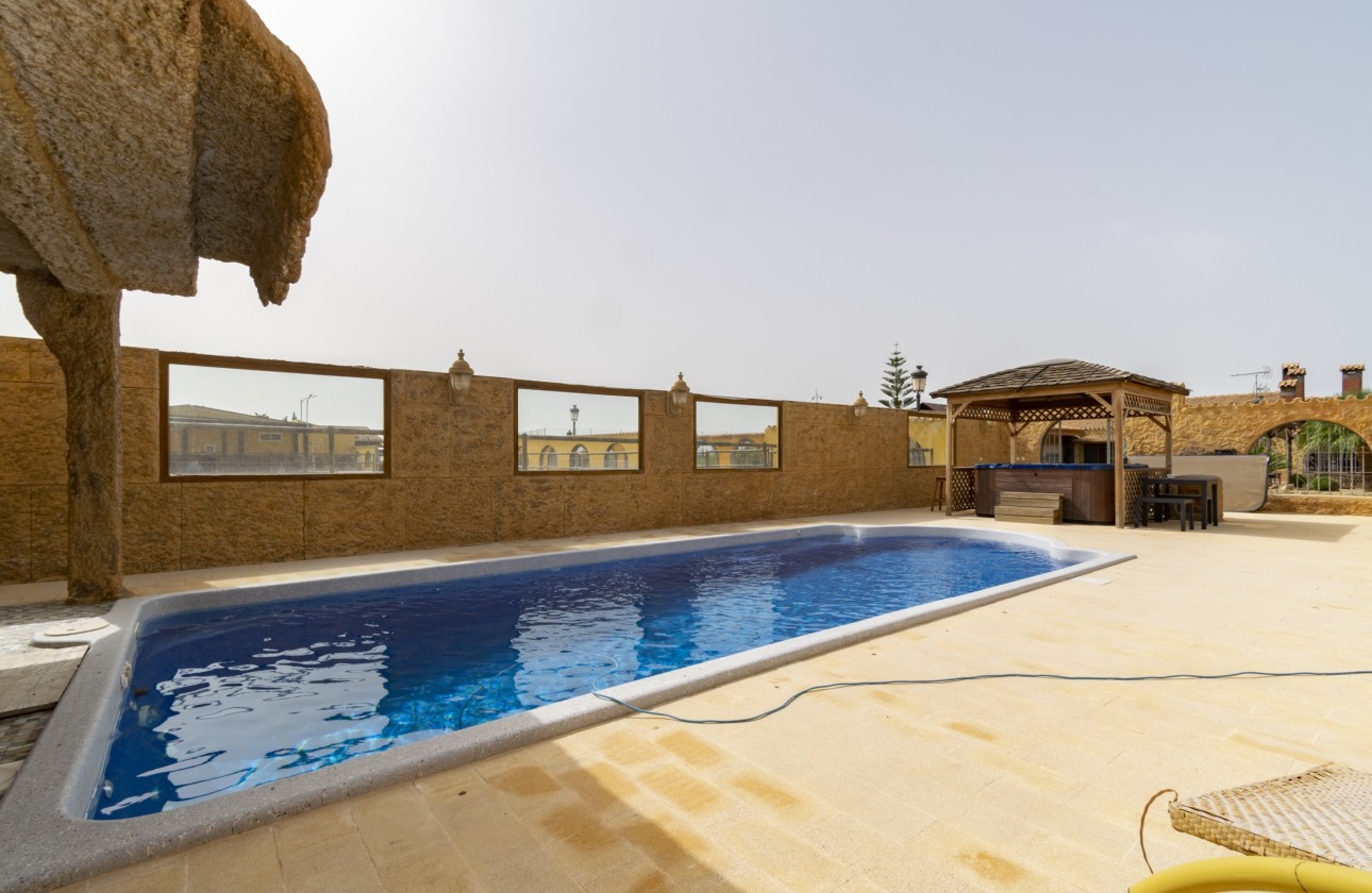 Venta - Chalet Independiente -
El Beal - Inland