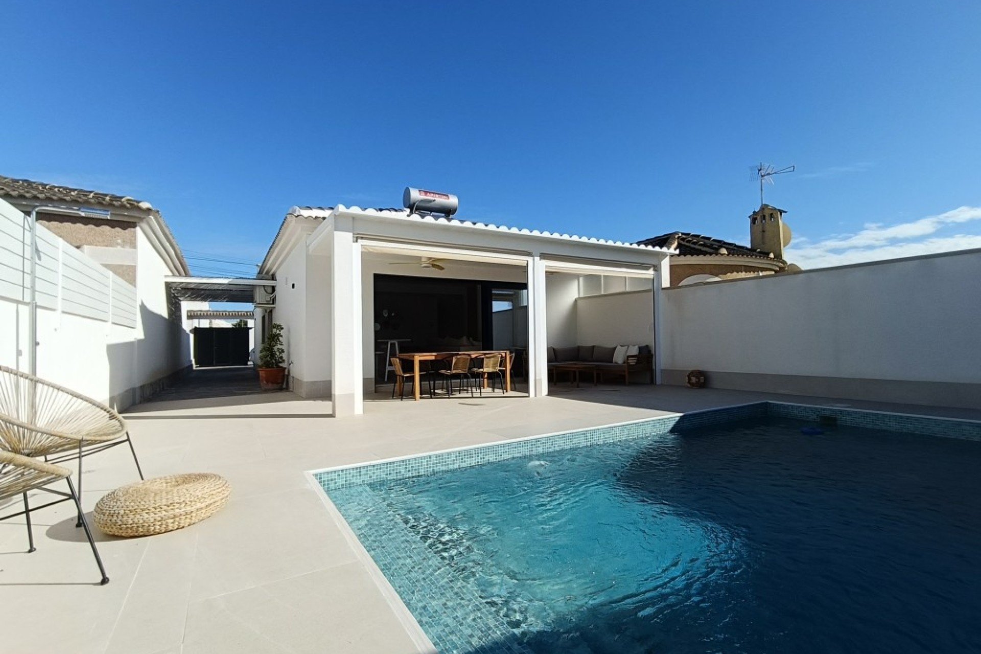 Venta - Chalet Independiente -
El Chaparral