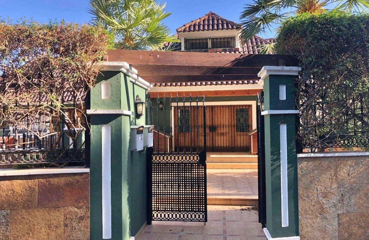 Venta - Chalet Independiente -
El Palmar