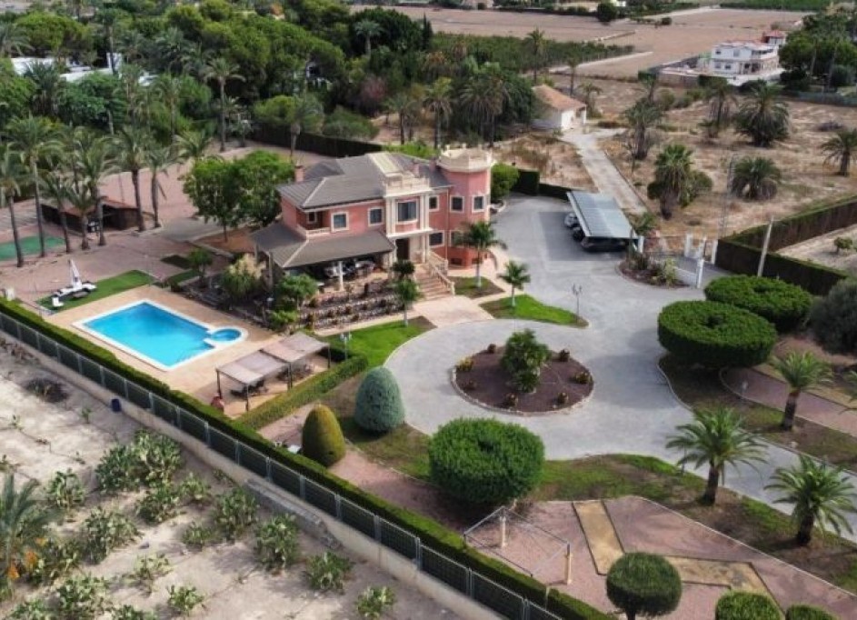 Venta - Chalet Independiente -
Elche