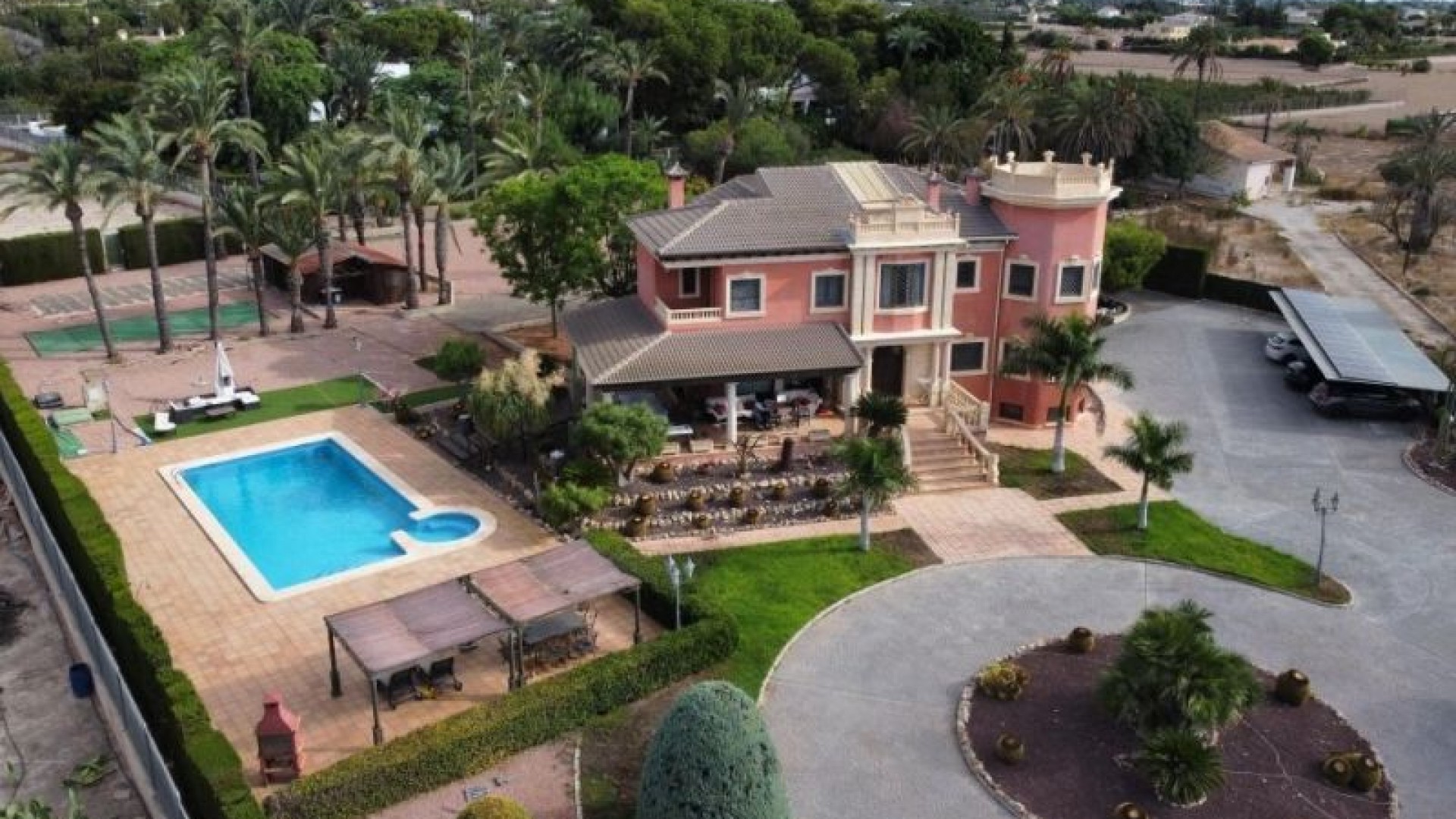 Venta - Chalet Independiente -
Elche